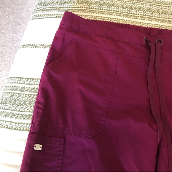 Greys Anatomy Scrubs - Picture 9 of 12